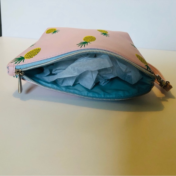 Miniso cosmetic bag. New and oh-so-cute! - Picture 2 of 10